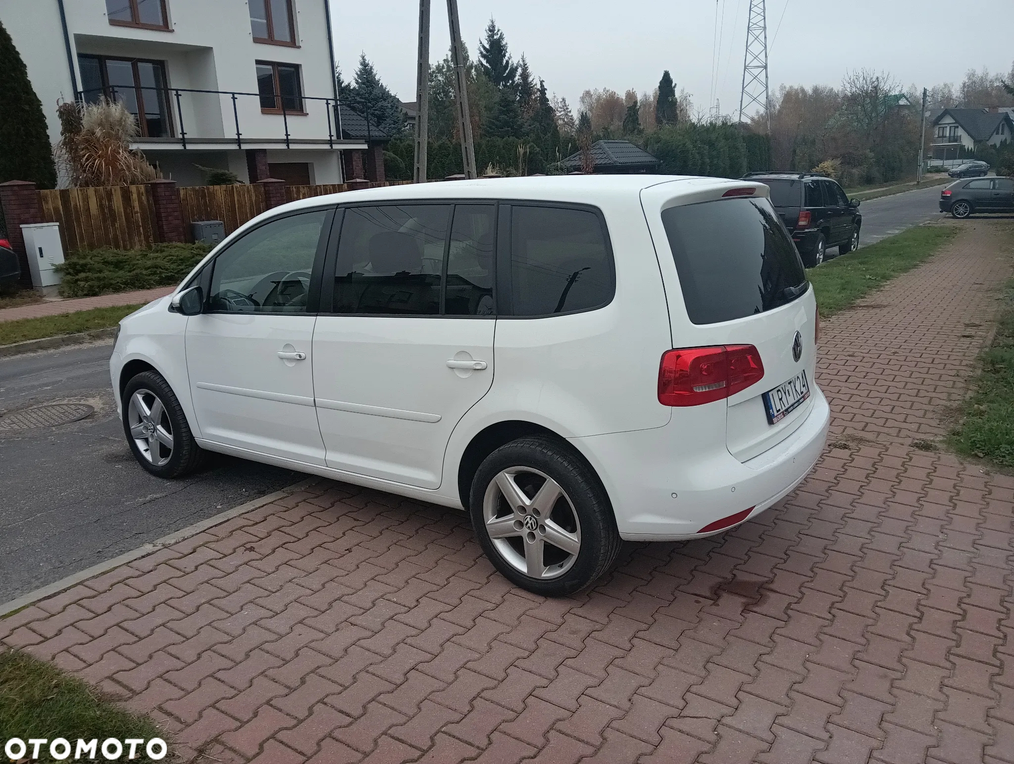 Volkswagen Touran 2.0 TDI DPF BlueMotion Technology DSG Comfortline - 4