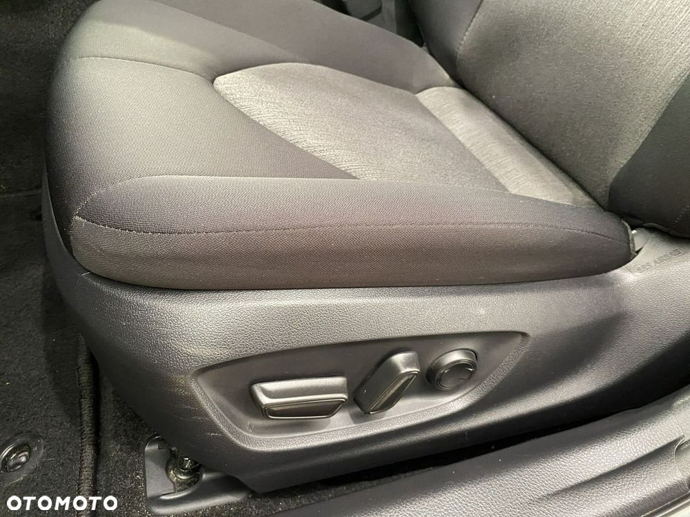 Toyota Camry - 18