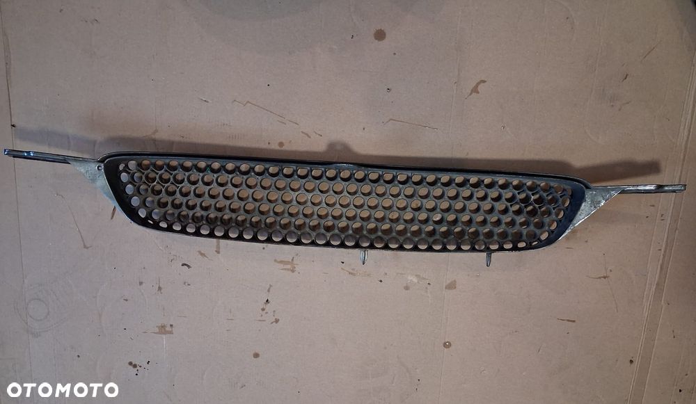Atrapa grill TOYOTA COROLLA VIII E110   OE - 2