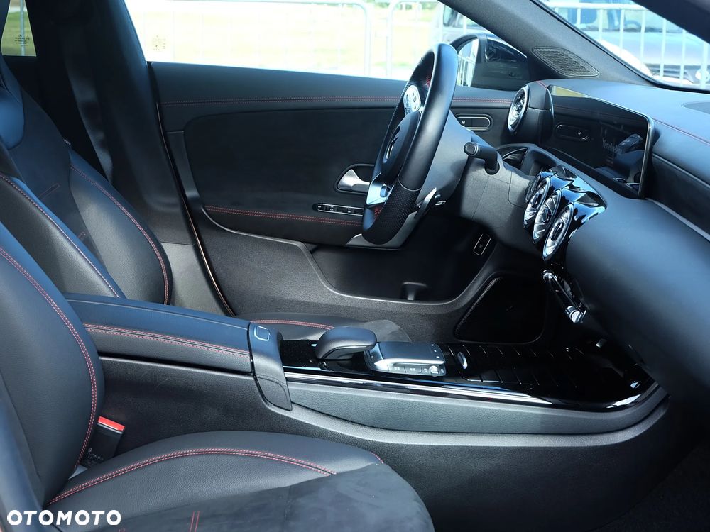 Mercedes-Benz CLA 180 7G-DCT AMG Line - 16