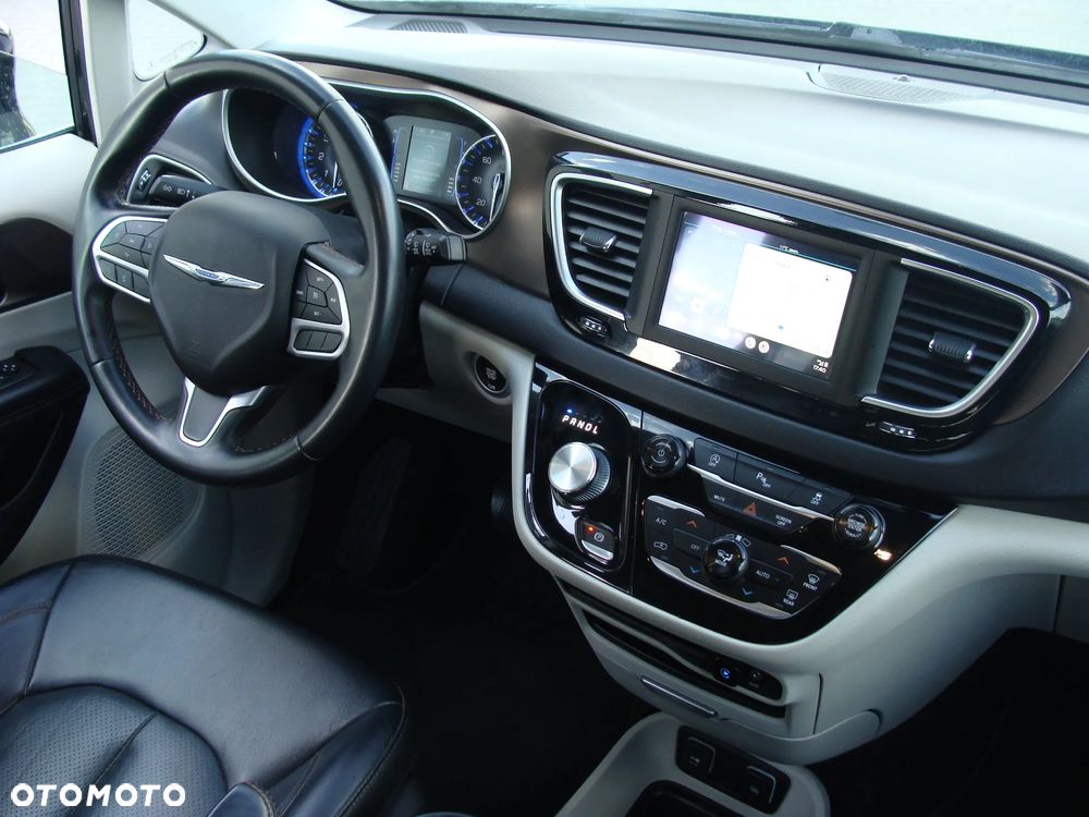 Chrysler Pacifica - 35
