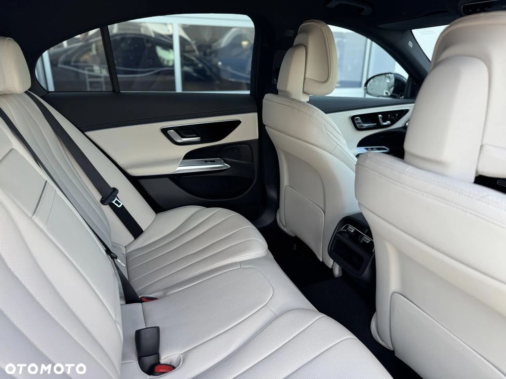 Mercedes-Benz Klasa E 300 PHEV 4-Matic AMG 9G-Tronic - 18