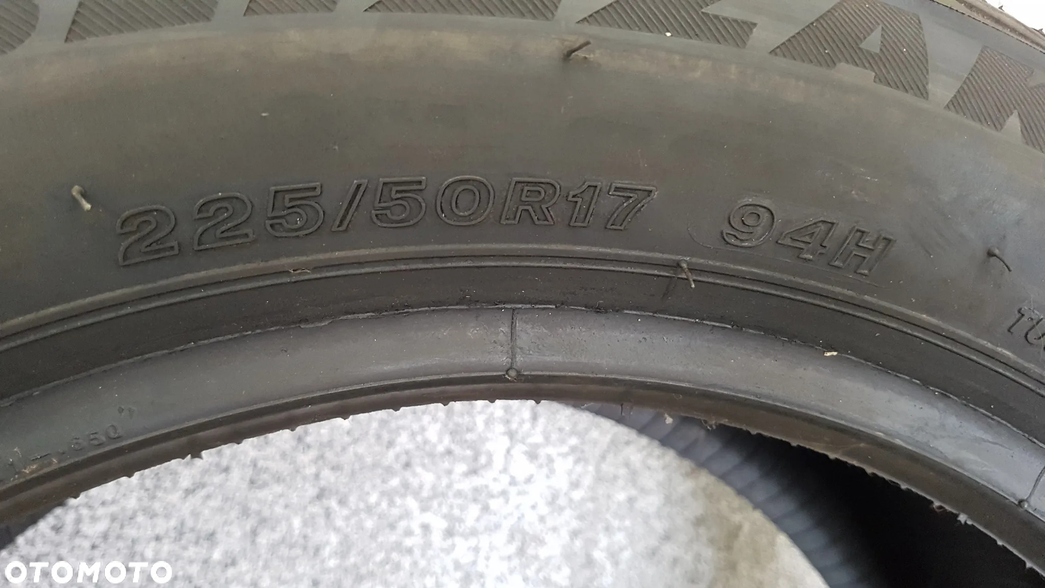 BRIDGESTONE BLIZZAK LM-32 RFT  225/50R17  225/50/17 - 4
