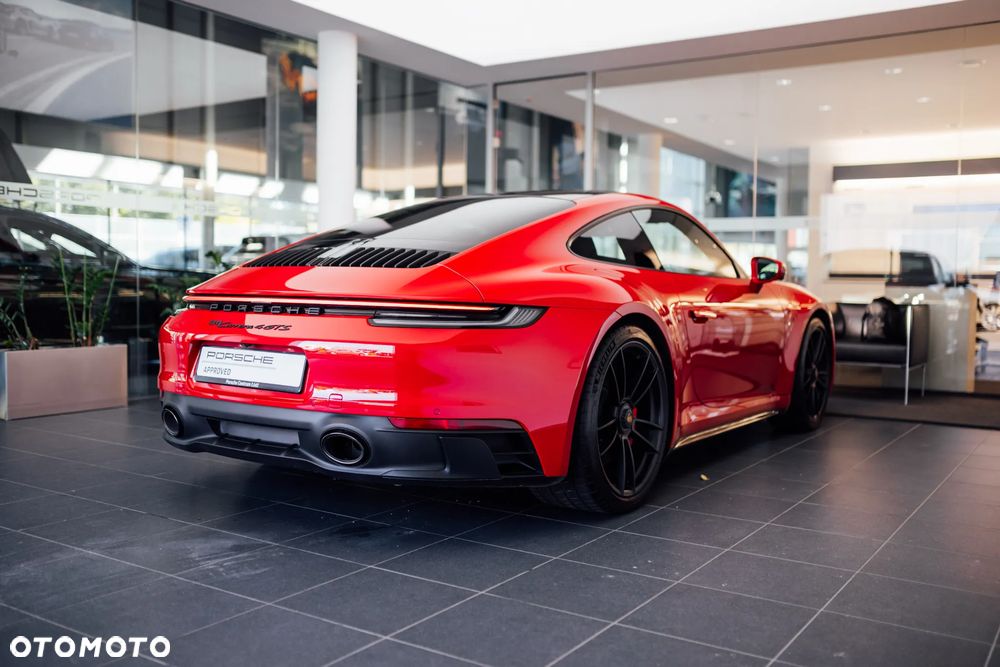 Porsche 911 Carrera 4 GTS - 14