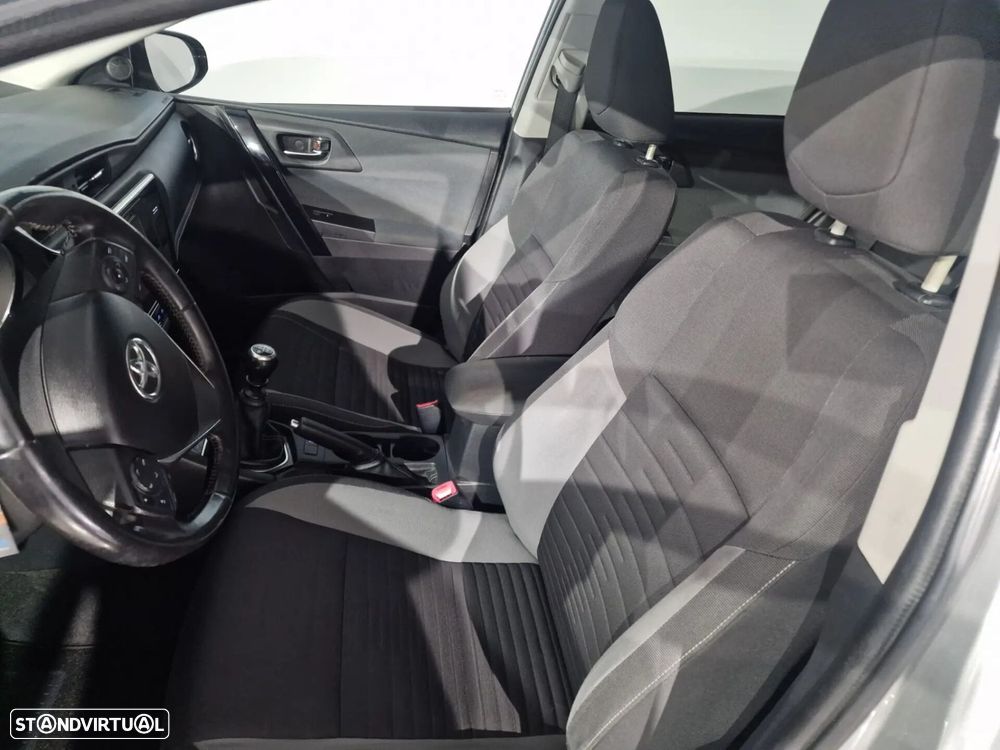 Toyota Auris Touring Sports - 18