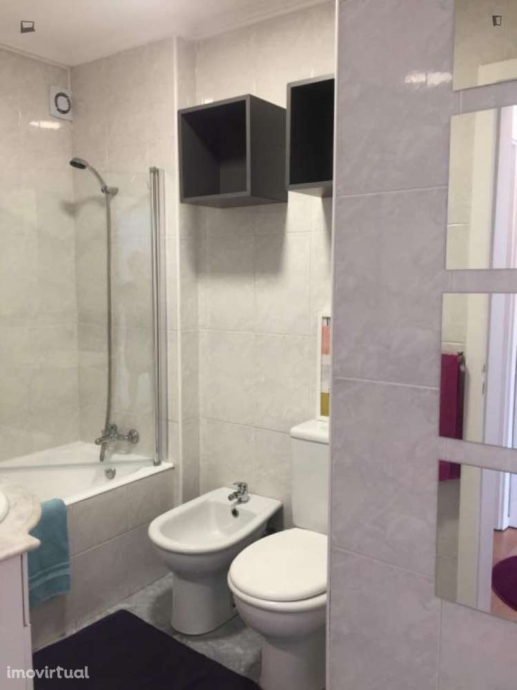 Quarto - localizado em Senhora da Hora Porto - Grande imagem: 5/8