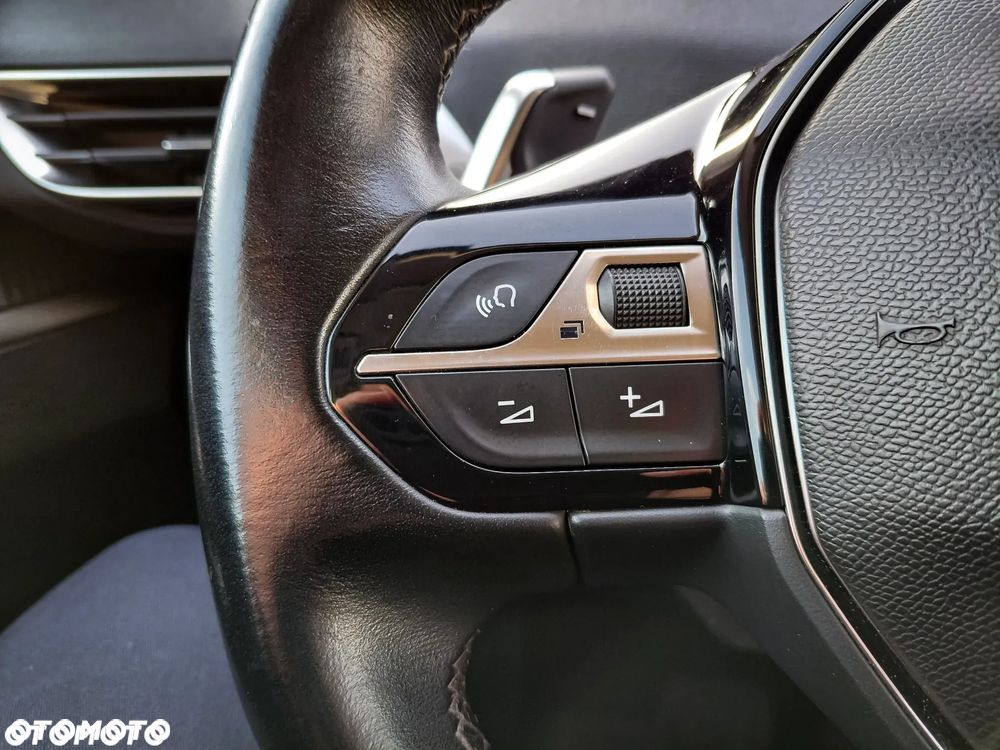 Peugeot 3008 1.2 PureTech Allure S&S EAT6 - 19