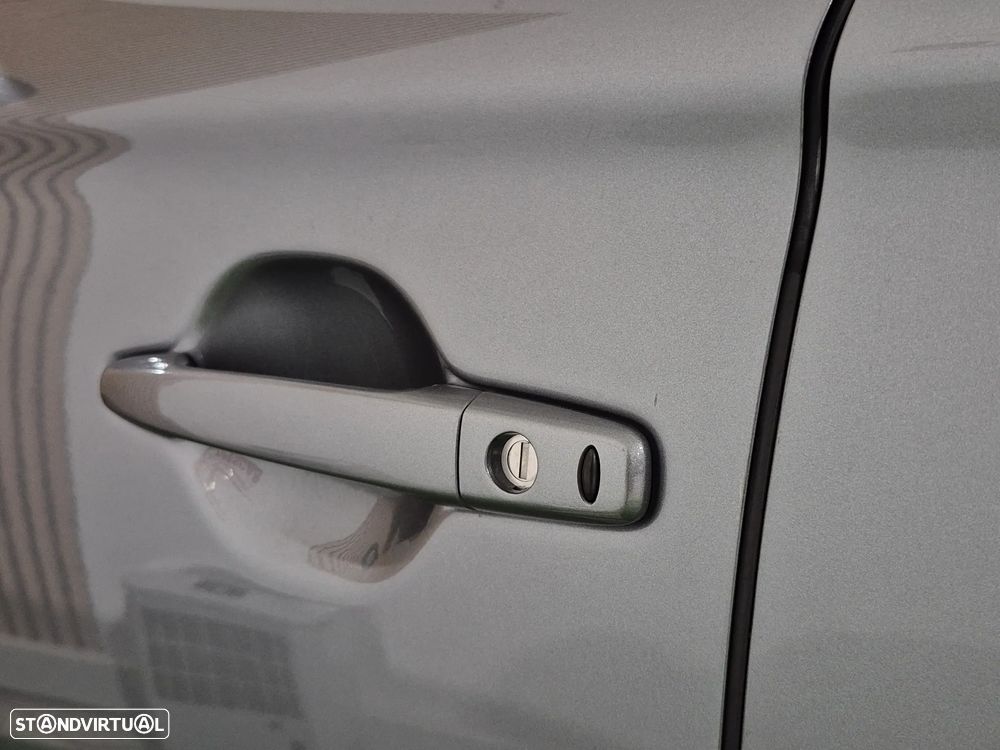 Mitsubishi Outlander 2.0 Intense Navi - 11
