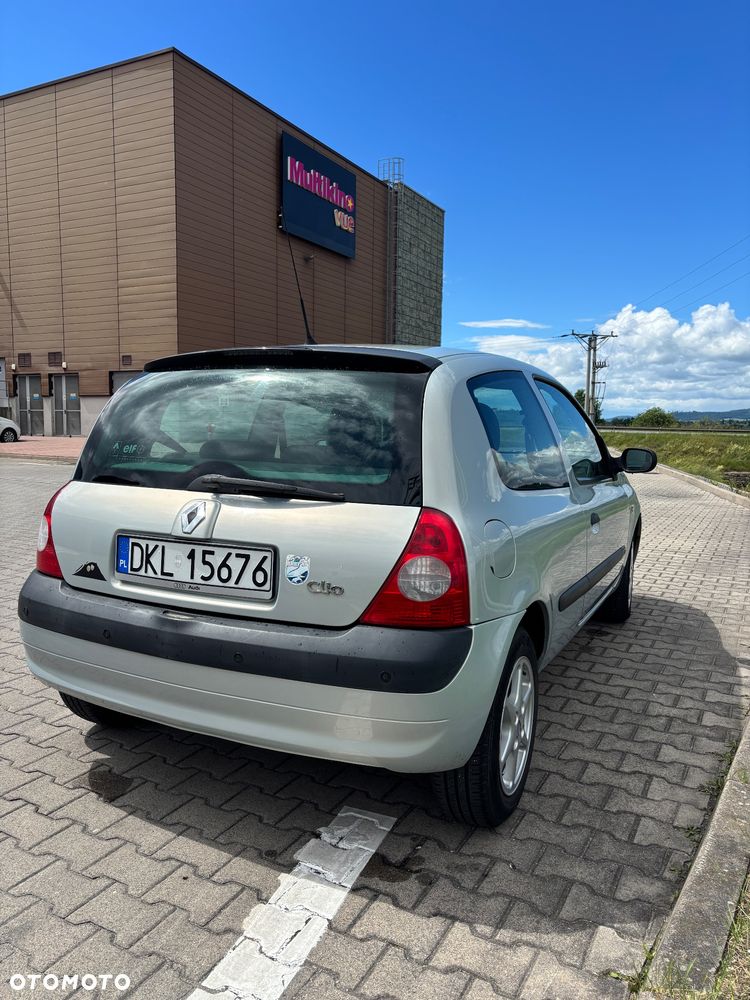 Renault Clio 1.2 16V Emotion - 5