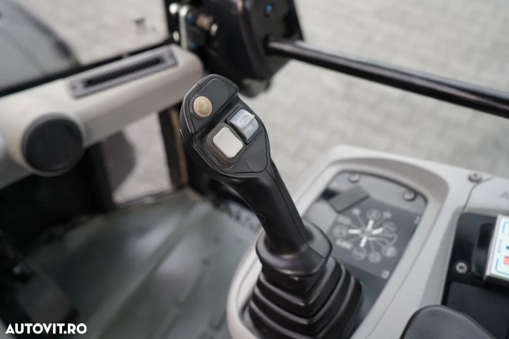 Cat 906M / ÎNCĂRCĂTOR PE ROȚI / 2019 / CUPĂ CU FALCI / - 31