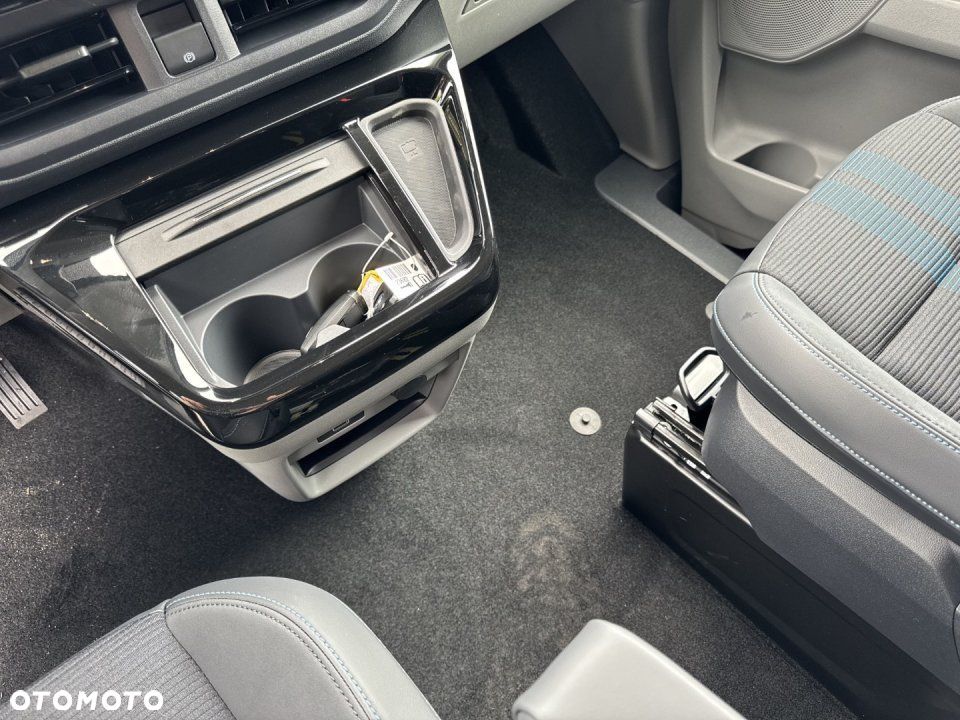 Ford Tourneo Custom - 16
