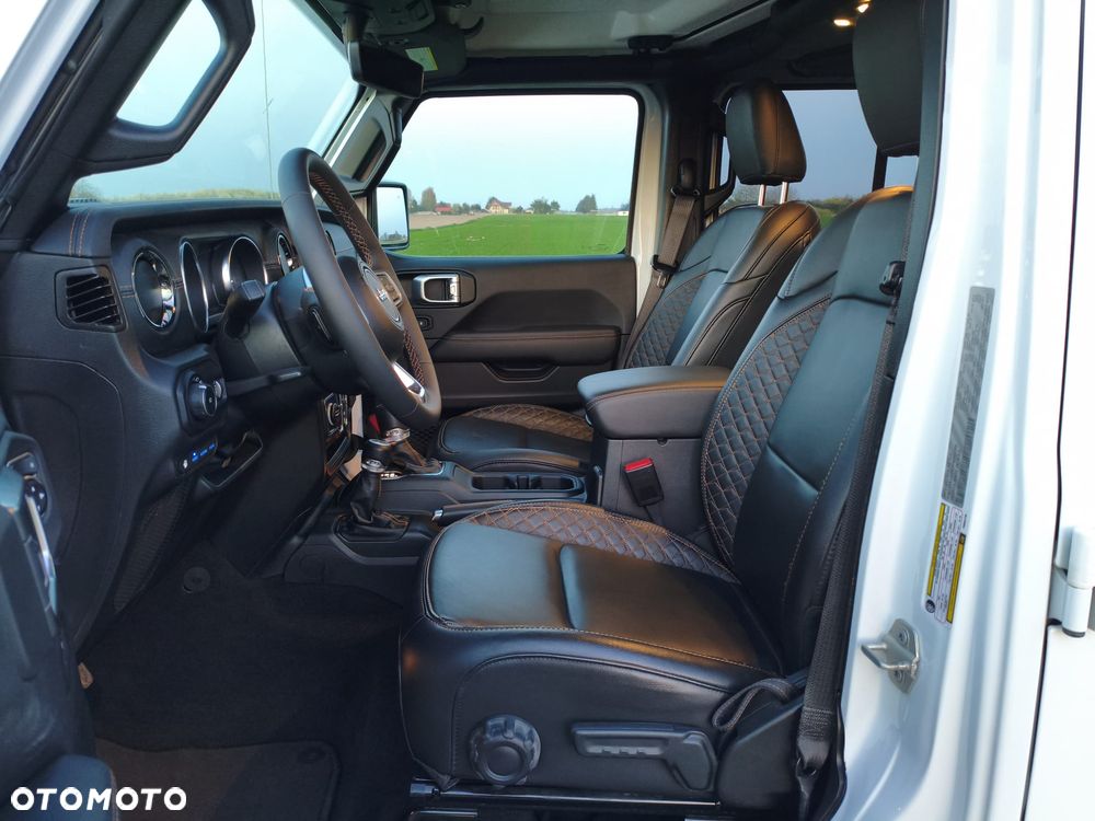 Jeep Wrangler - 11