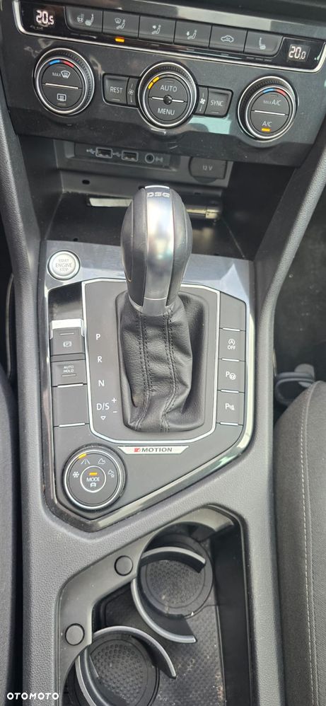 Volkswagen Tiguan 2.0 TDI SCR 4MotION DSG R-Line - 26