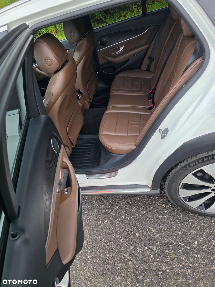 Mercedes-Benz Klasa E 220 d 4-Matic All-Terrain - 12