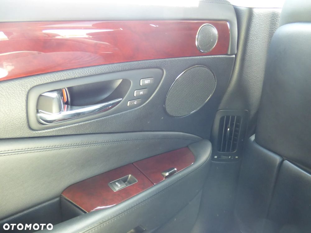 Lexus LS 600h L Superior - 25