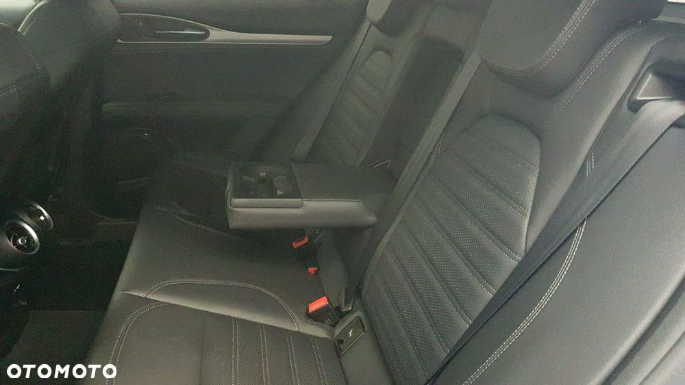 Alfa Romeo Stelvio - 15