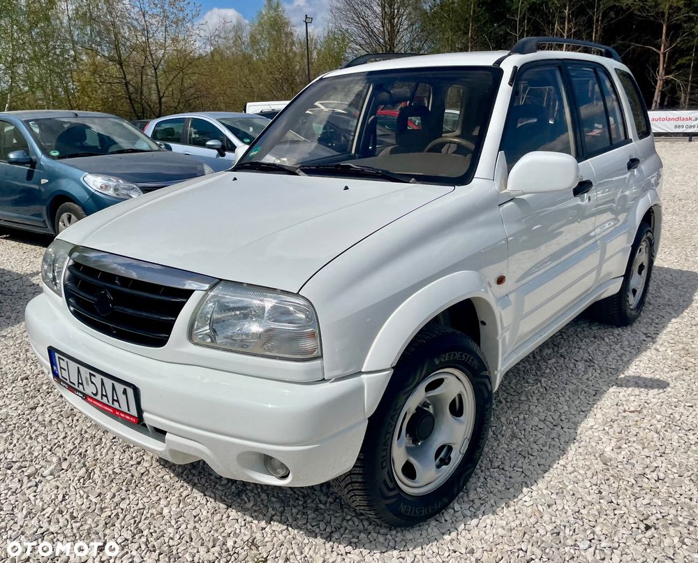 Suzuki Grand Vitara 2.0 Club - 11