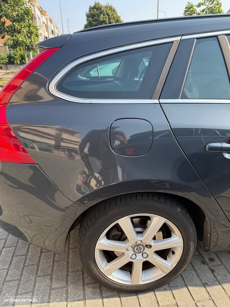 Volvo V60 2.0 D2 R-Design - 10