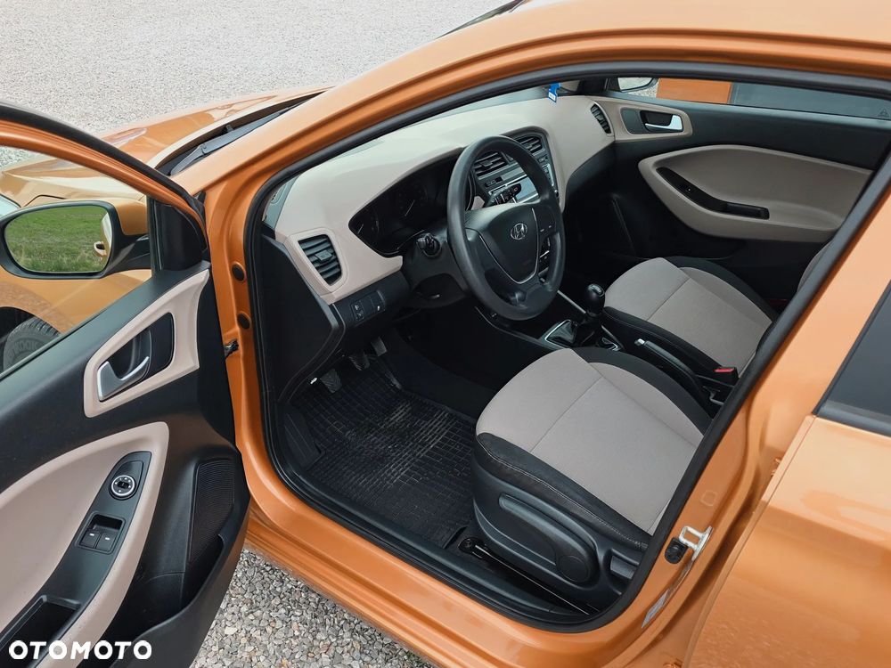 Hyundai i20 blue 1.2 Classic - 13