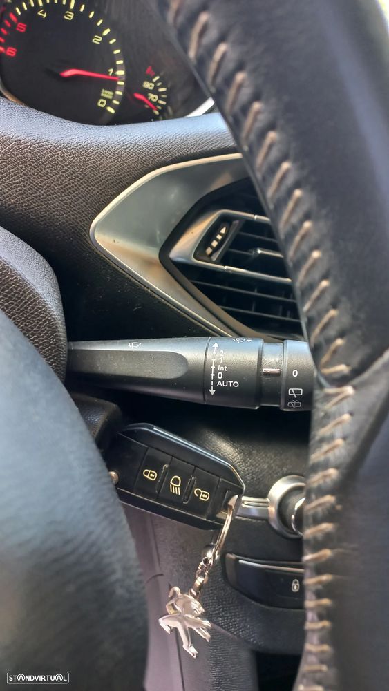 Peugeot 308 SW 1.6 BlueHDi Style — fotografia 18
