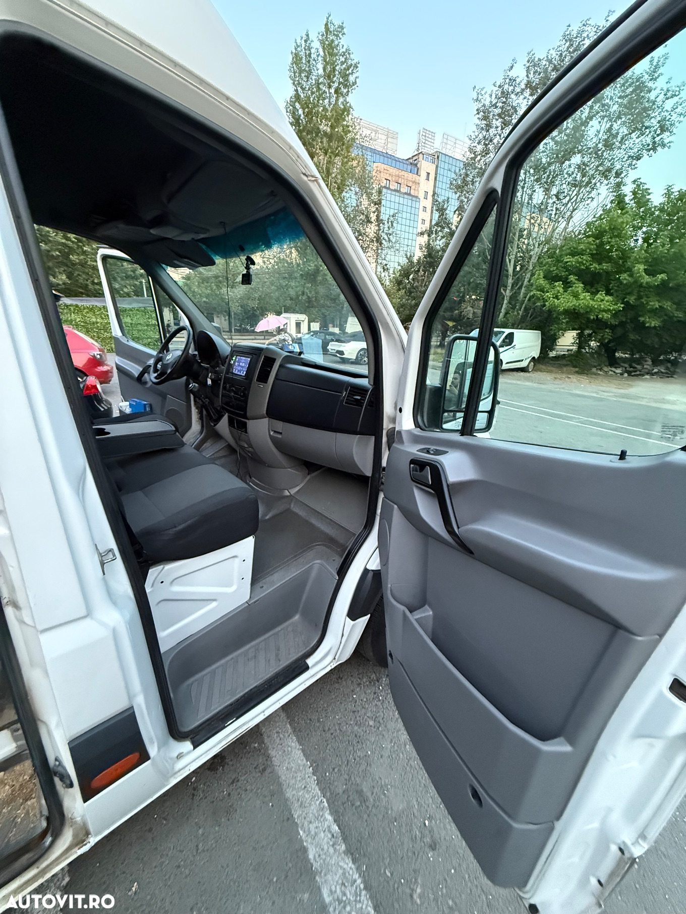Volkswagen Crafter 2017 VW 2.0 140cai Unic Proprietar de Noua Km Reali Carte Service Istoric Complet Stare buna Fără rugina Duba Autoutilitara NU Sprinter - 29