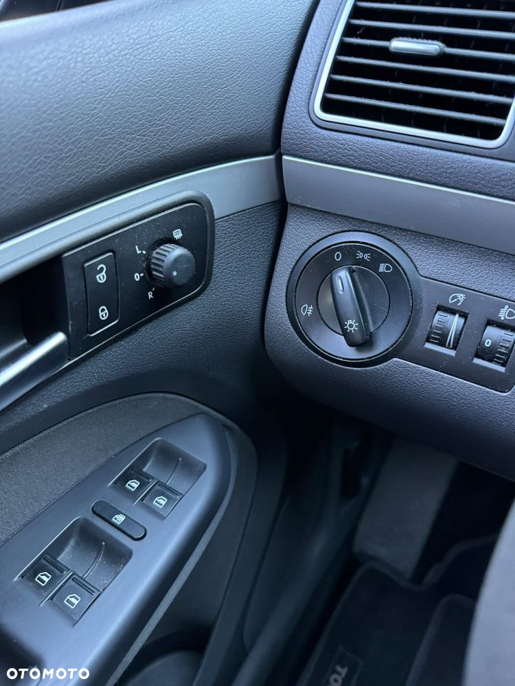 Volkswagen Touran - 16