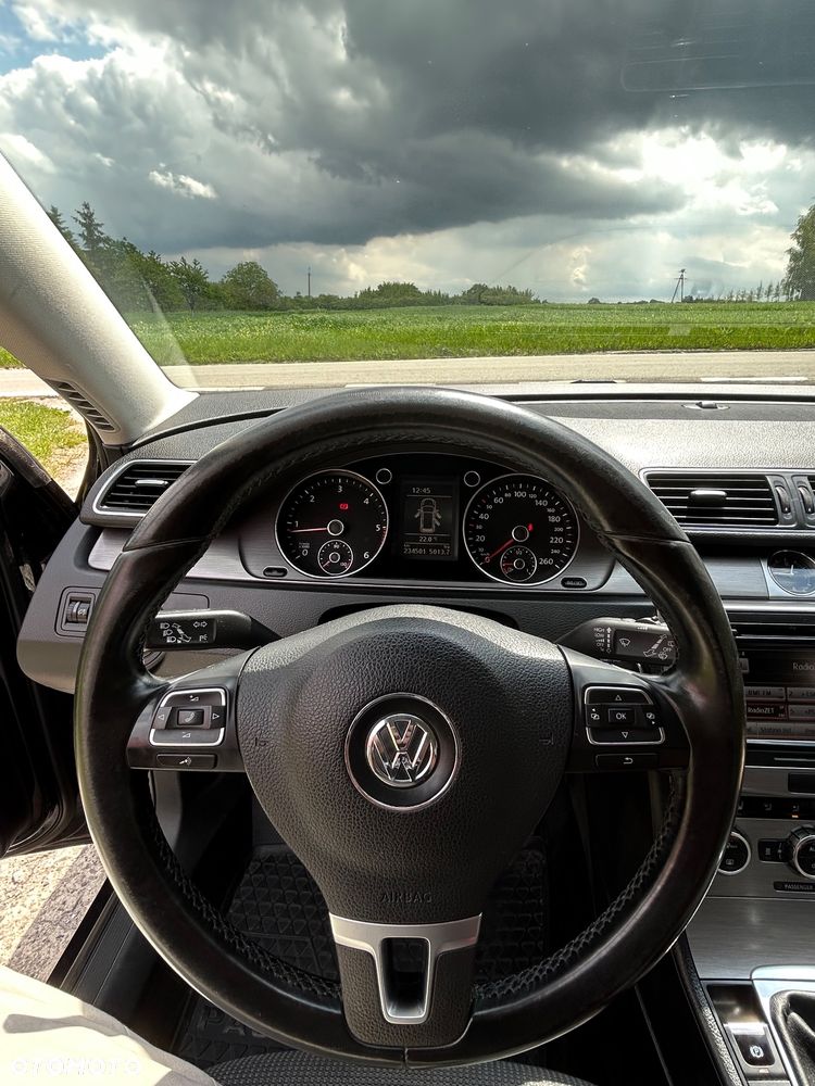 Volkswagen Passat 1.6 TDI DPF BlueMot Comfortline - 12