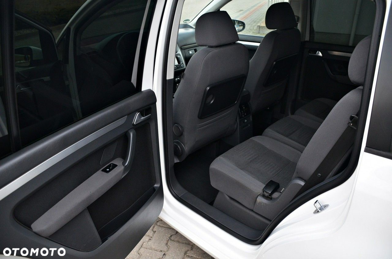 Volkswagen Touran - 11