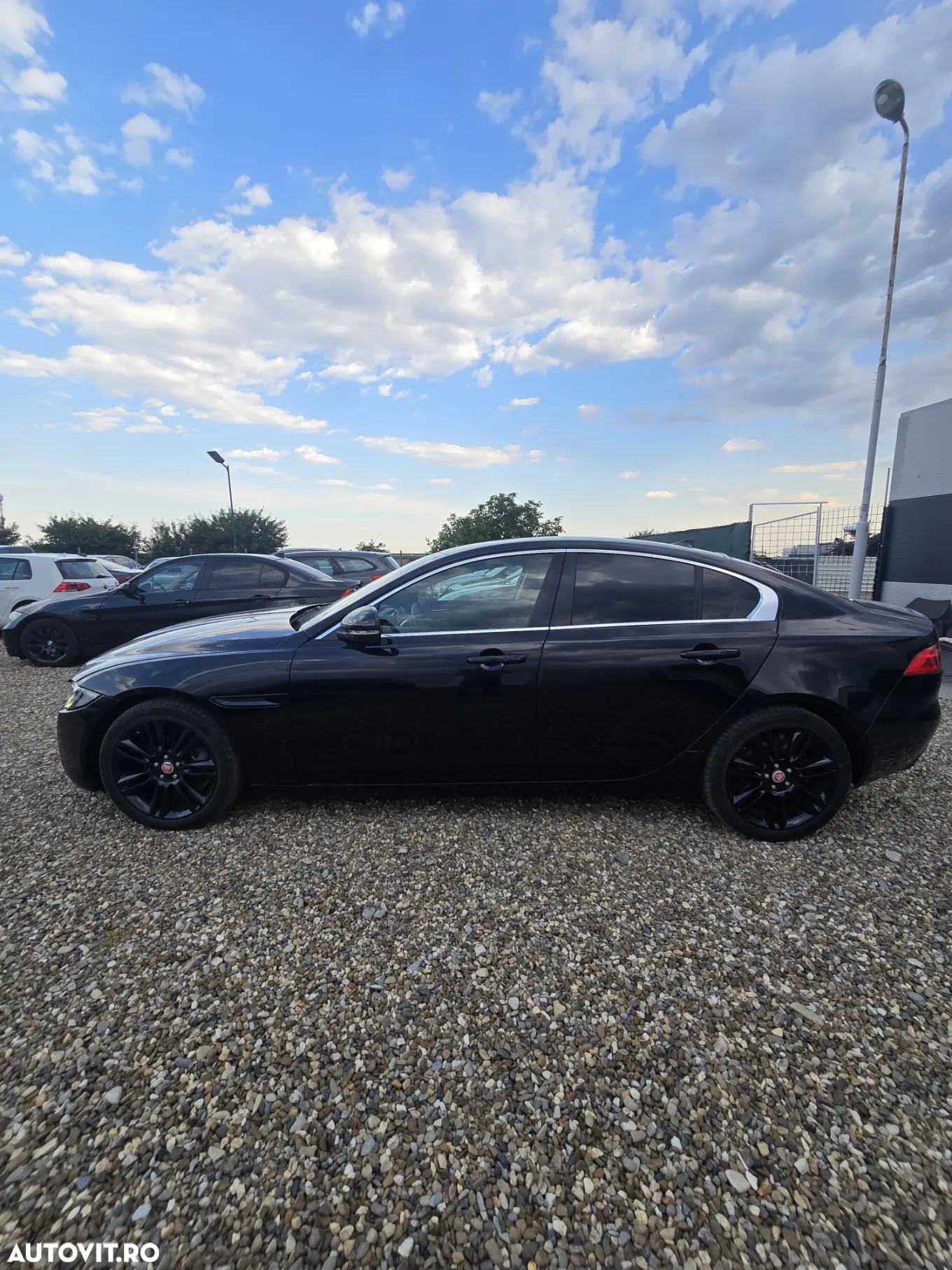 Jaguar XE 2.0 Prestige - 4