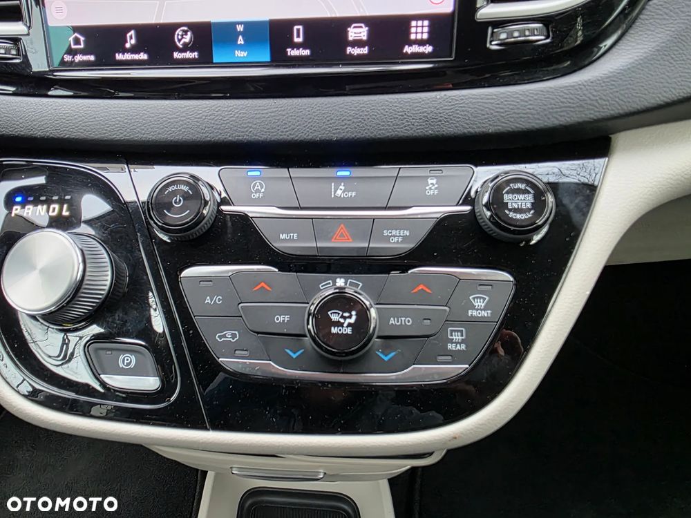 Chrysler Pacifica - 17