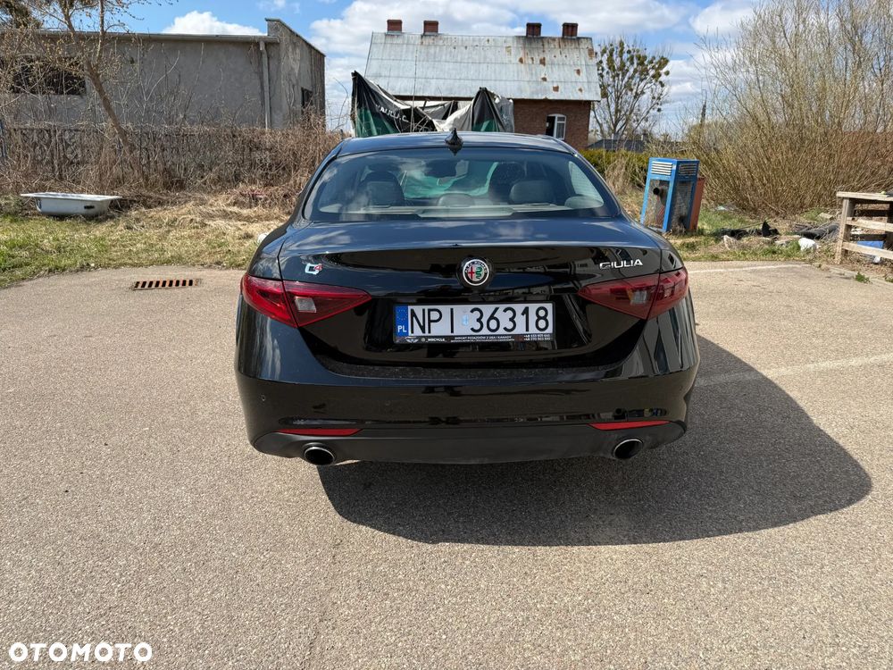 Alfa Romeo Giulia 2.0 Turbo 16V AT8-Q4 Ti - 3