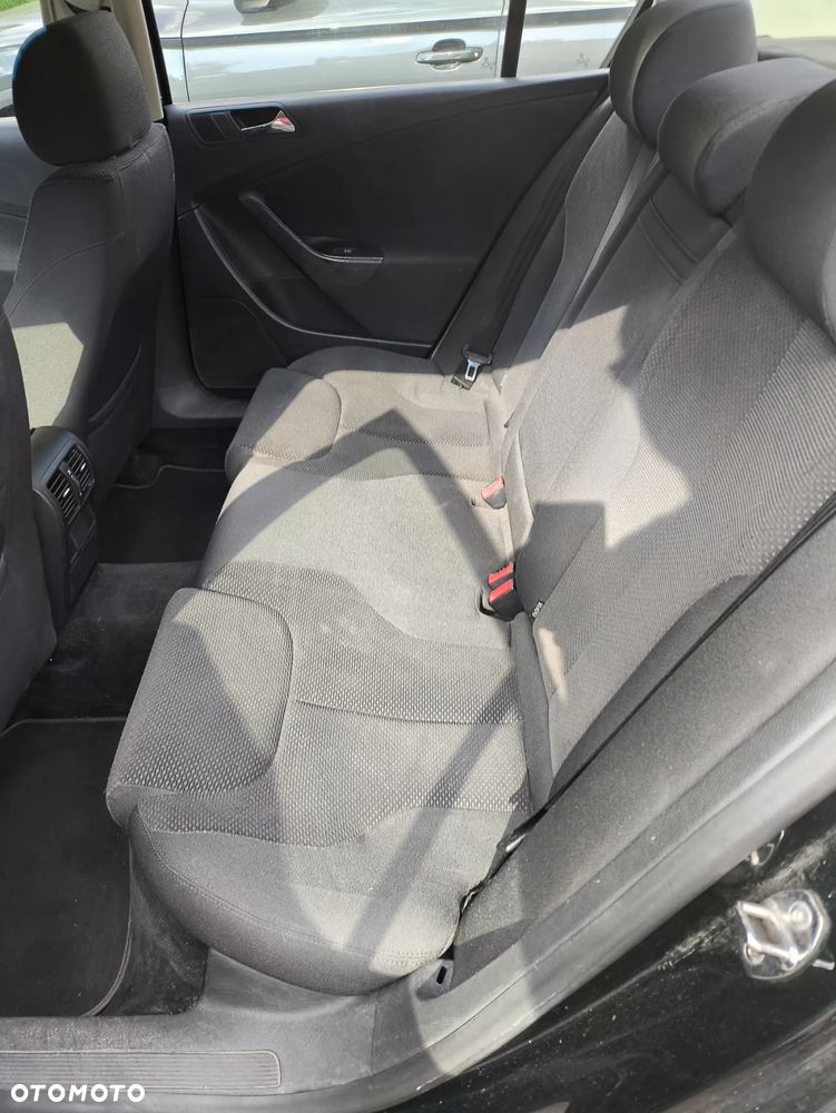 Volkswagen Passat 1.6 Comfortline - 13