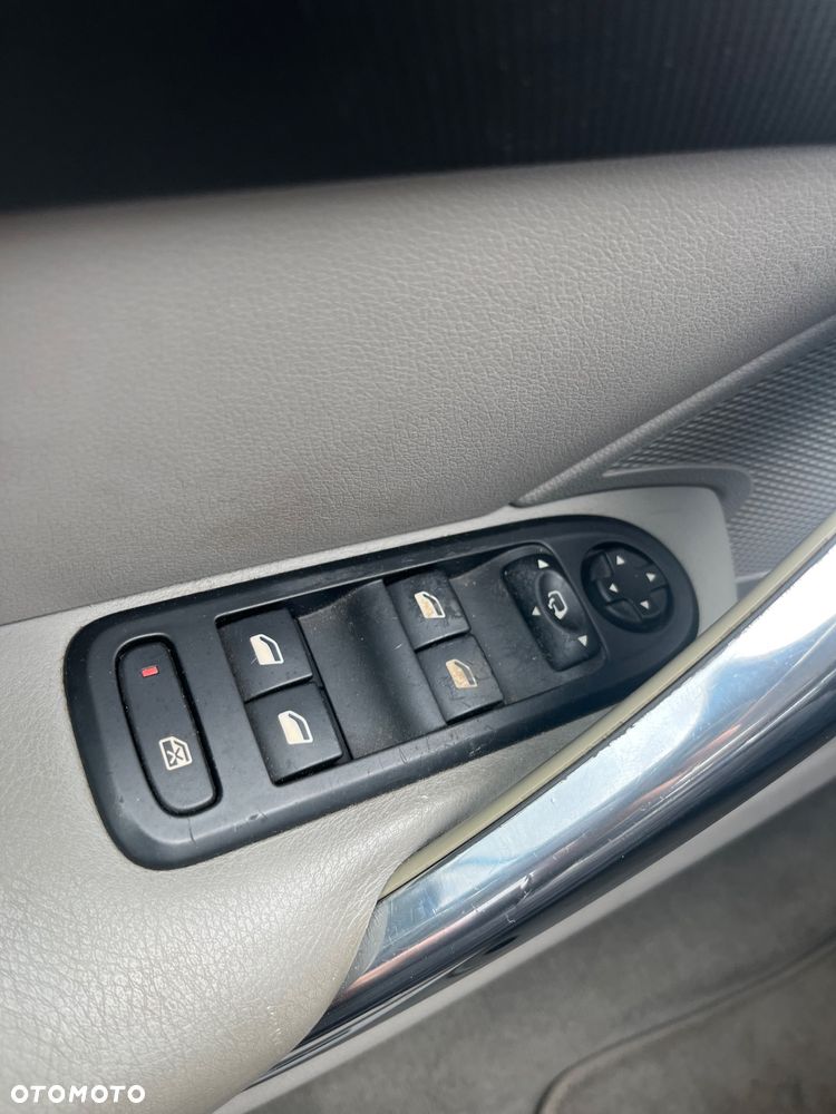Peugeot 308 1.6 HDi Premium Plus - 19