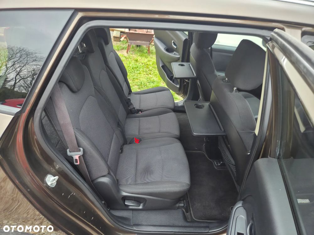 Kia Carens 1.7 CRDi L - 32