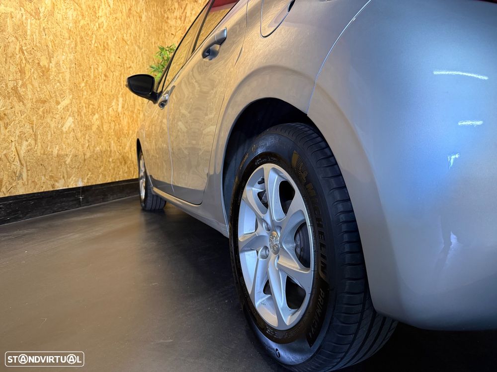 Peugeot 208 1.4 HDi Access - 21