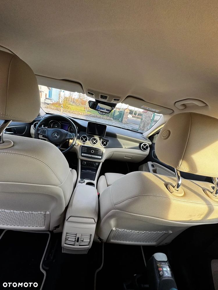 Mercedes-Benz GLA - 9