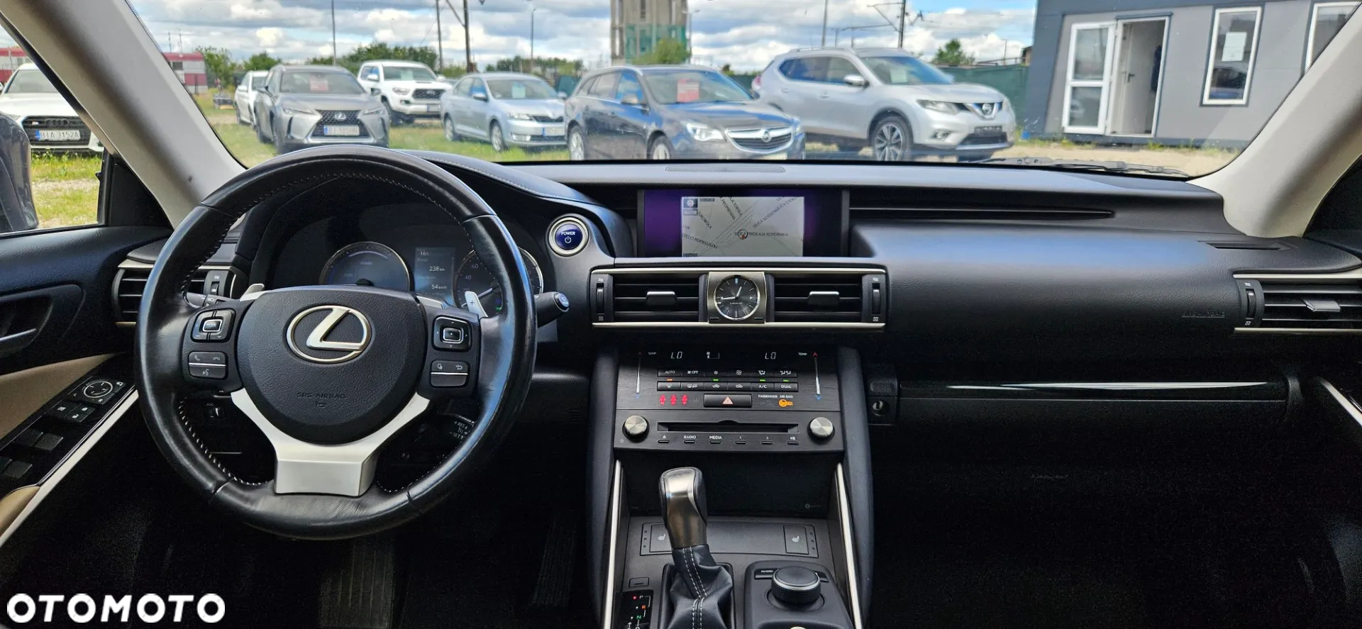 Lexus IS 300h Business Edition - 40