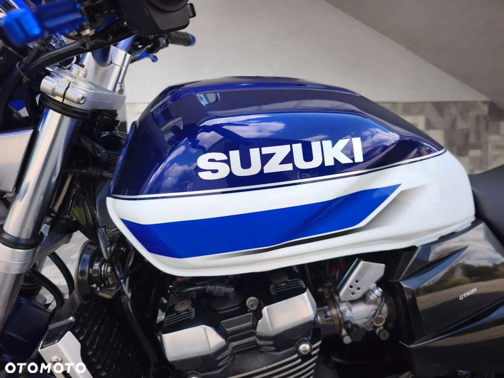 Suzuki GSX - 6
