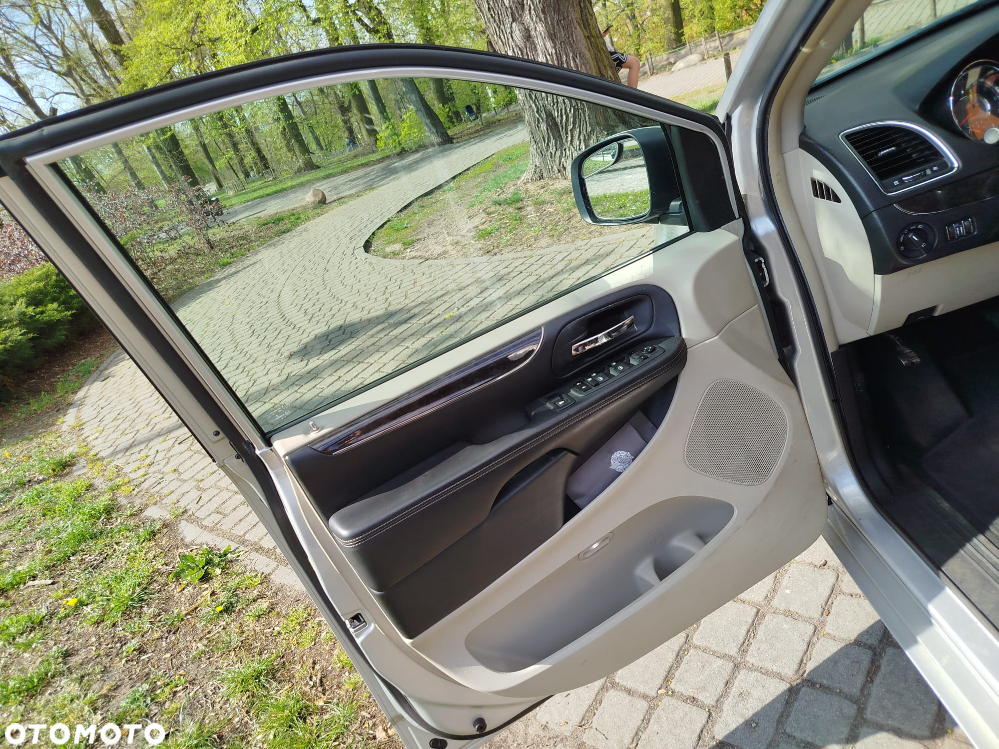 Chrysler Town & Country 3.6 Limited - 13