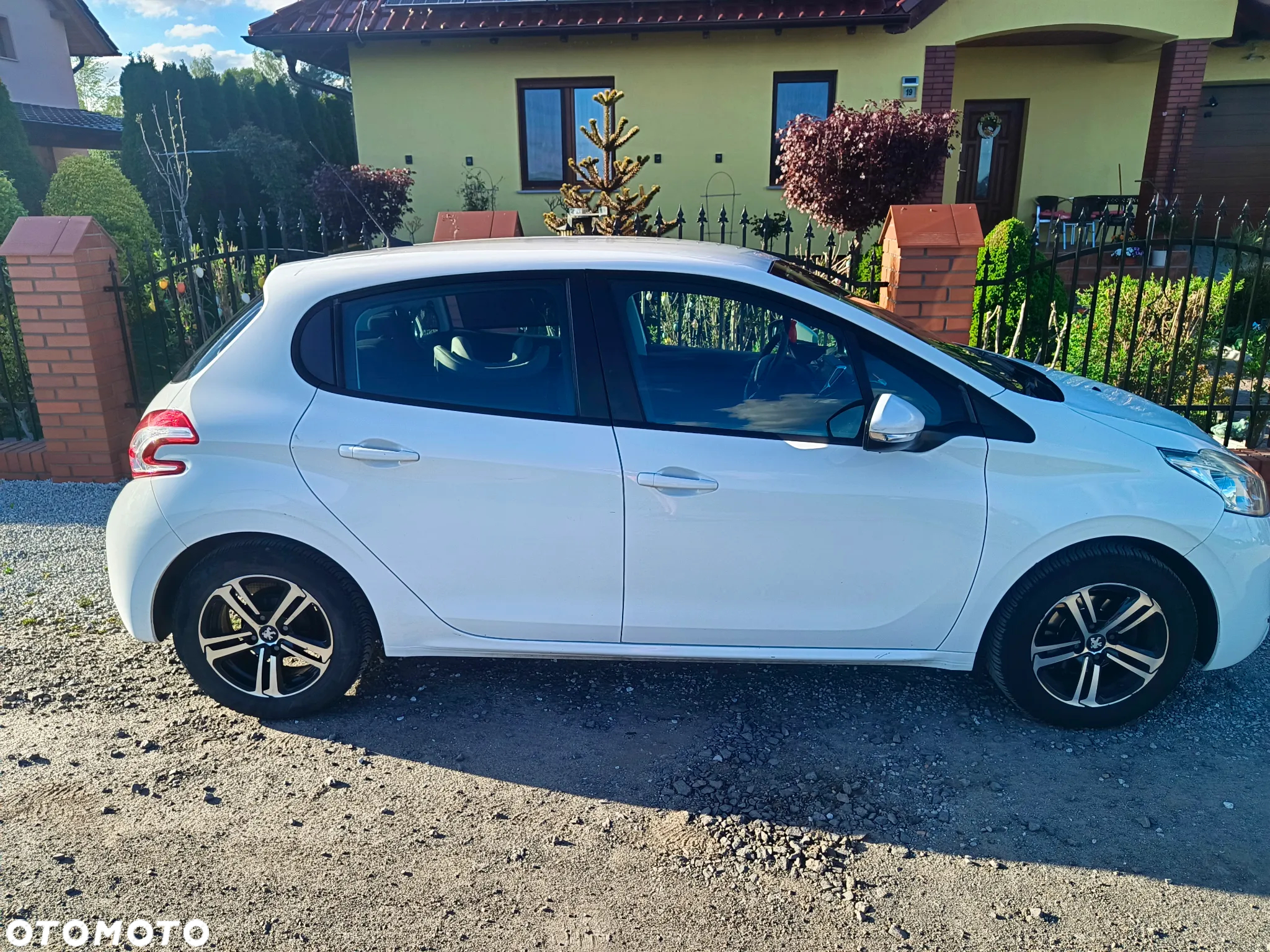 Peugeot 208 - 19