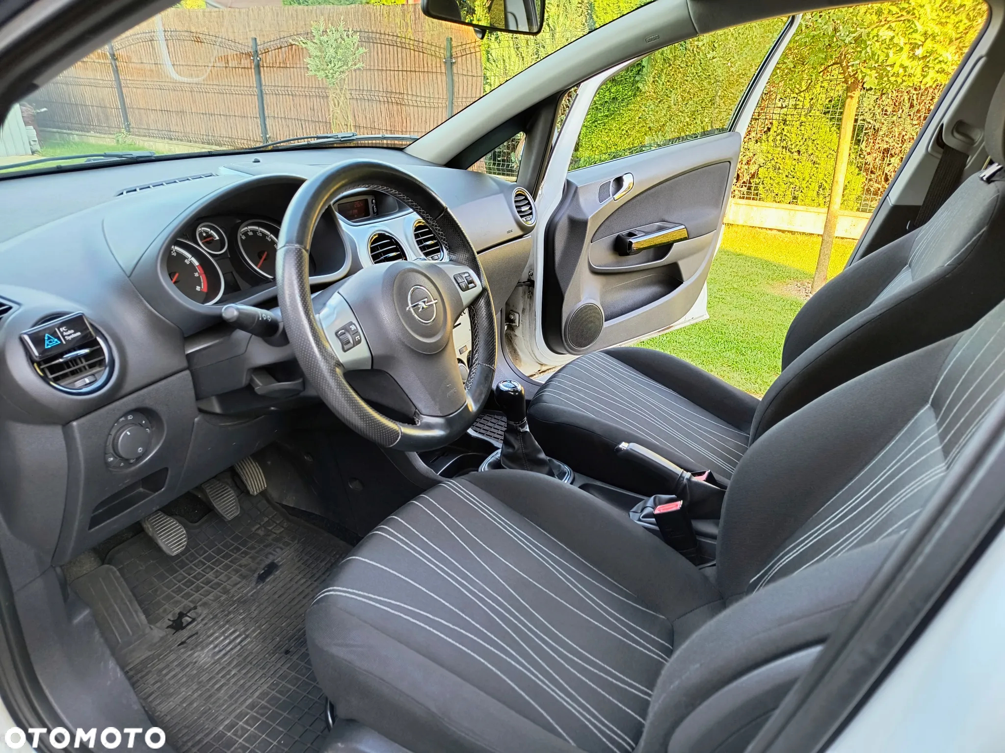 Opel Corsa 1.4 16V Enjoy - 9