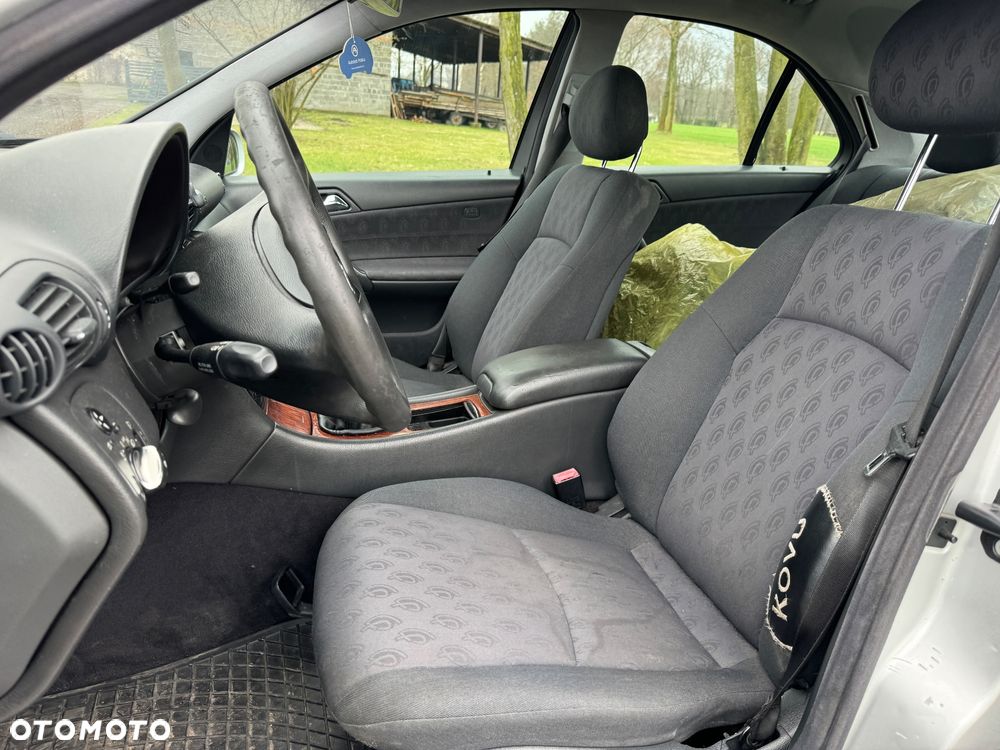 Mercedes-Benz Klasa C 200 CDI Classic - 11