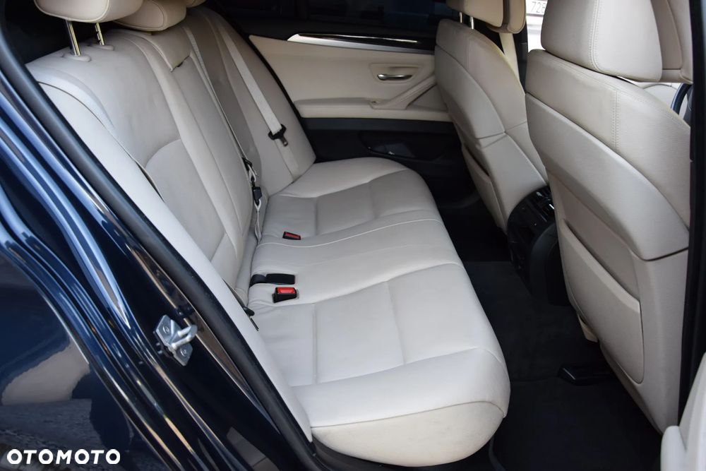 BMW Seria 5 535i Sport-Aut - 23