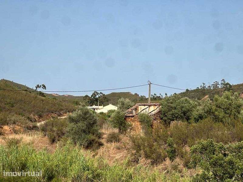 Ruina a 300m da Barragem do Arade - Grande imagem: 3/7