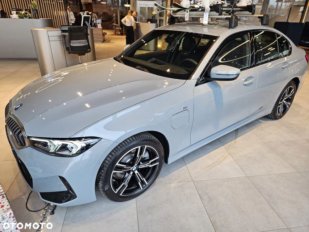 BMW Seria 3 330e - 2