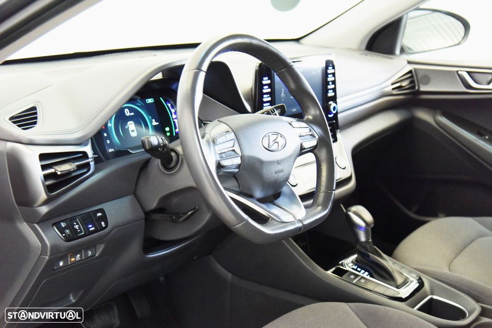 Hyundai Ioniq - 16
