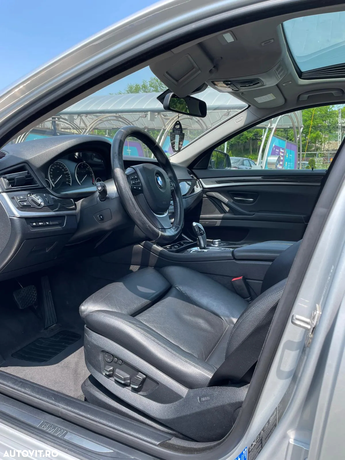 BMW Seria 5 525d xDrive AT - 13