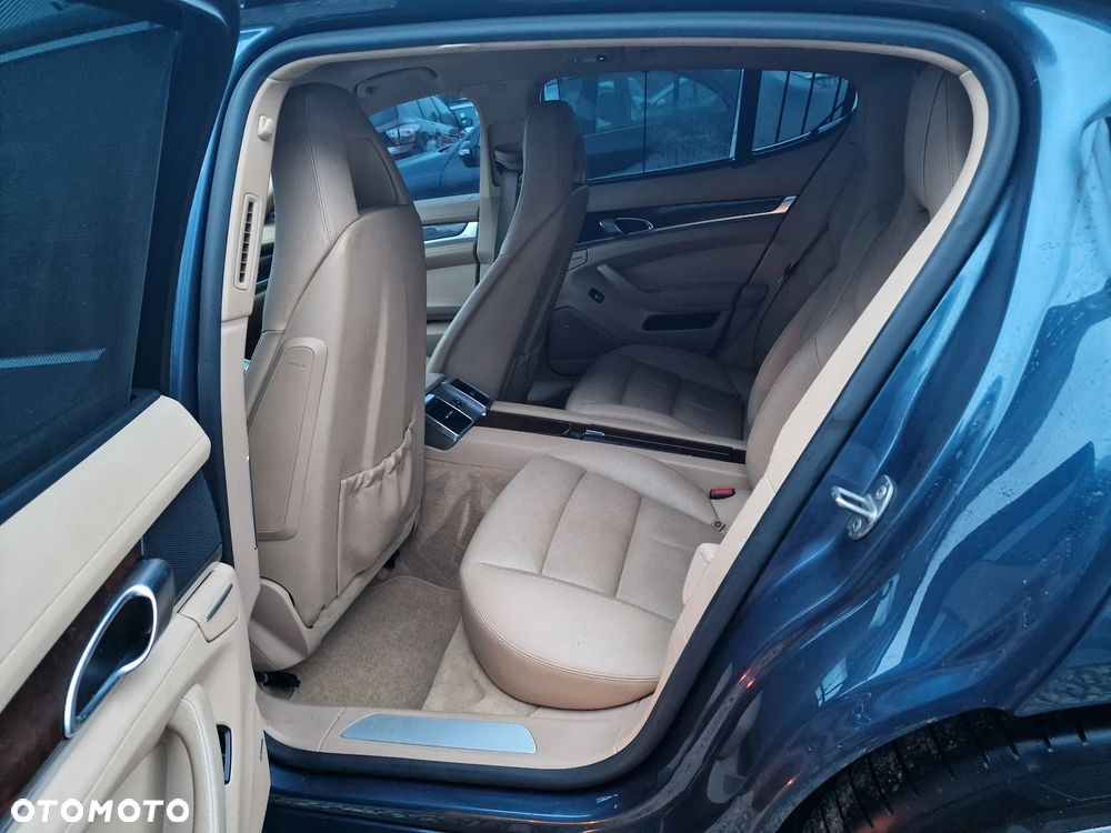 Porsche Panamera - 21