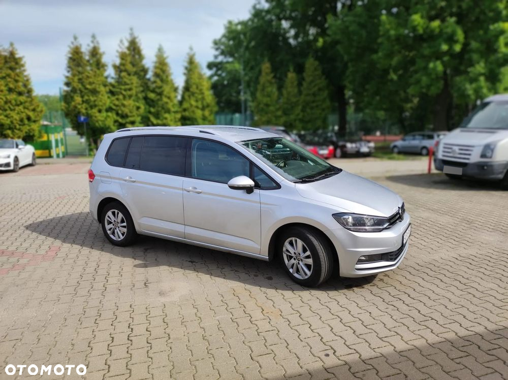Volkswagen Touran - 12