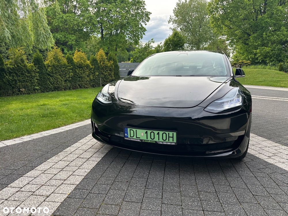 Tesla Model 3 - 25